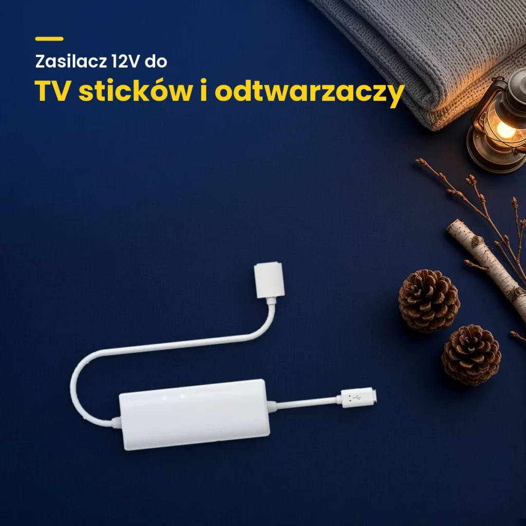 Biały zasilacz 12V Wifi.se do TV sticków i odtwarzaczy z kablem USB na granatowym stole